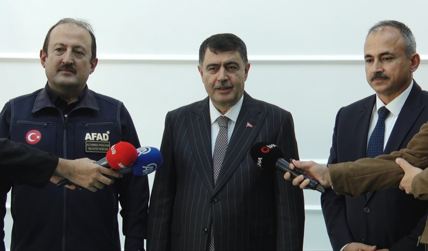 AFAD Başkanı Pehlivan: "Toplamda 102 bin 600 ton malzeme Gazze’ye ulaştırılmak üzere ülkemizden yola çıkartıldı" 6 afad baskani pehlivan toplamda 102 bin 600 ton malzeme gazzeye ulastirilmak uzere ulkemizden yola LaeceyHV