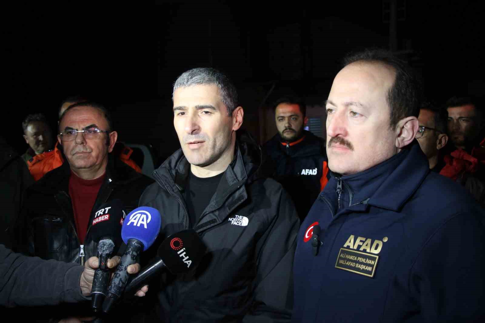 afad baskani pehlivan usaktaki taskinlar su an itibariyla yaklasik 100 arac 150 personel gorev DiNT4XmD