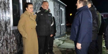 afad-baskani-pehlivan-usaktaki-taskinlar-su-an-itibariyla-yaklasik-100-arac-150-personel-gorev-KAUDyiVd.jpg