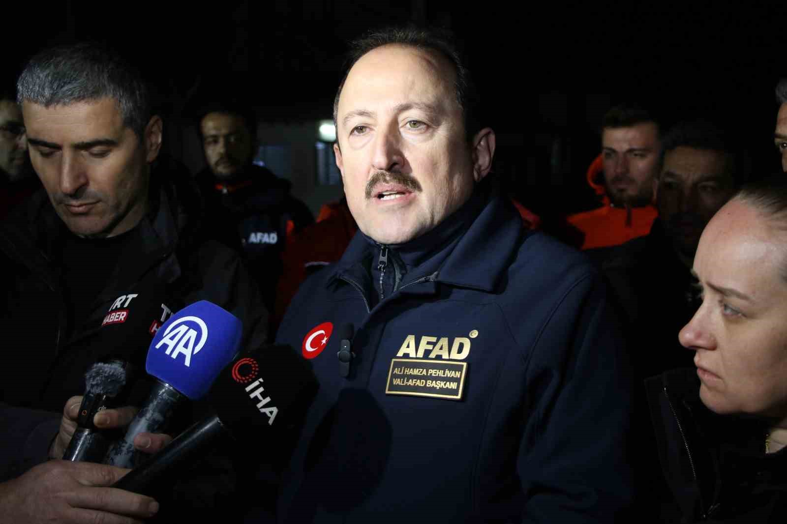 afad baskani pehlivan usaktaki taskinlar su an itibariyla yaklasik 100 arac 150 personel gorev neqCFEDQ