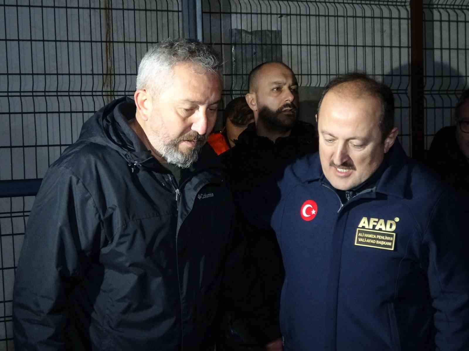 afad baskani pehlivan usaktaki taskinlar su an itibariyla yaklasik 100 arac 150 personel gorev wPCBuKeQ