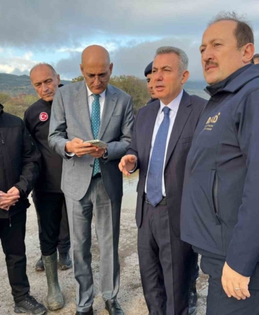 afad-baskani-pehlivan-ve-vali-elbandan-focada-aciklama-grOTFJCT.jpg