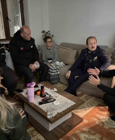 afad-baskani-selden-etkilenen-izmirde-N5qrJ7gs.jpg