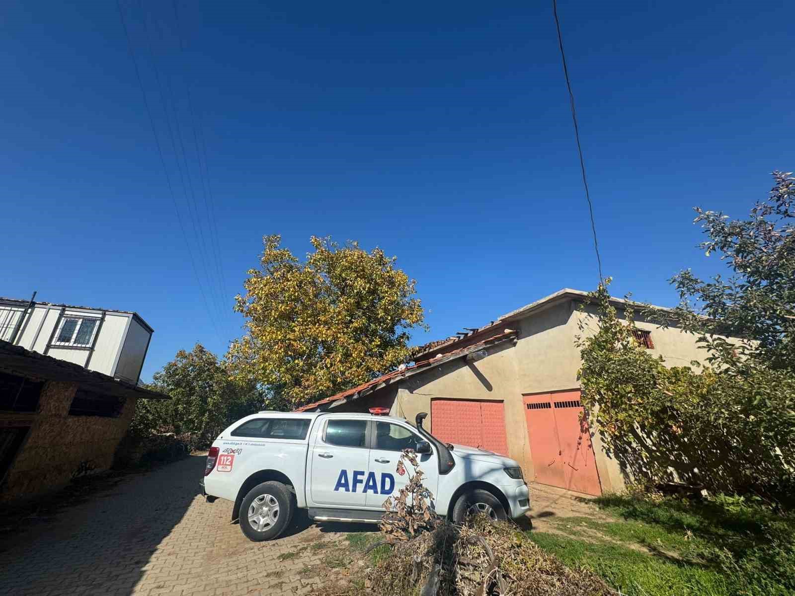 afad ekipleri egirdirde obruk olusan elma bahcesinde inceleme yapti 0 pW5wNbeD