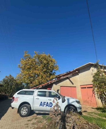 afad-ekipleri-egirdirde-obruk-olusan-elma-bahcesinde-inceleme-yapti-MDnm2NSM.jpg