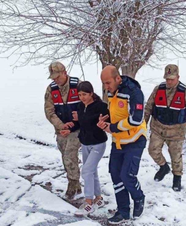 afad-turuncu-ve-sari-uyari-verilen-illerde-22-bin-813-personel-7-bin-689-YkTLy9kr.jpg