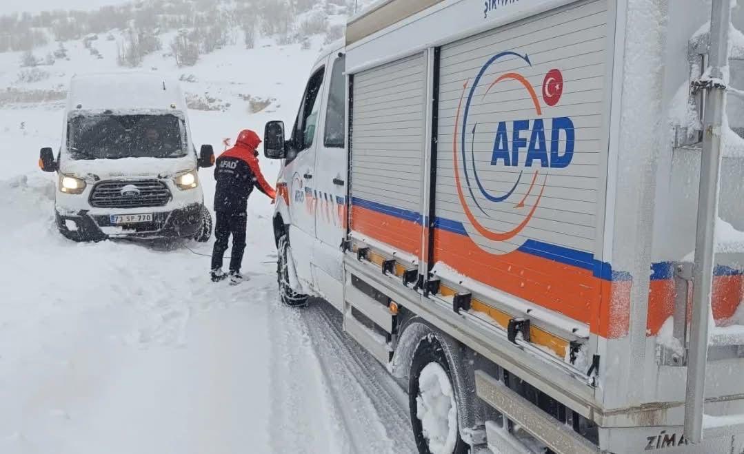 AFAD: "Turuncu ve sarı uyarı verilen illerde 22 bin 813 personel, 7 bin 689 araç/iş makinesi görev aldı" 7 afad turuncu ve sari uyari verilen illerde 22 bin 813 personel 7 bin 689 eEdPcwIG
