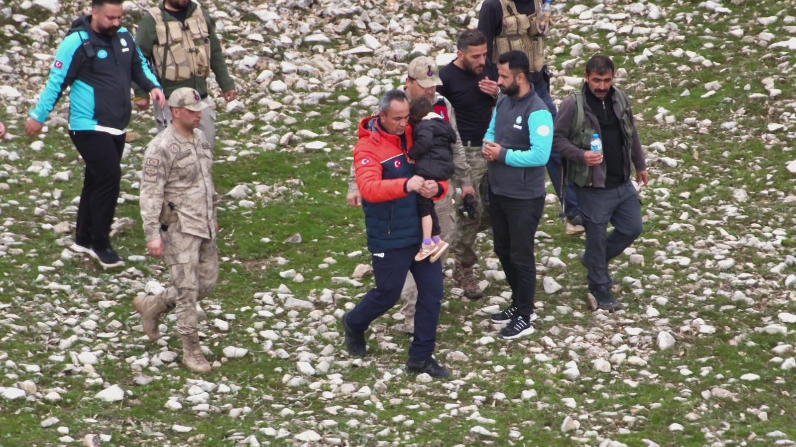 afad zamanla yaristi siirtte kaybolan 3 yasindaki kiz cocugundan mujdeli haber 0