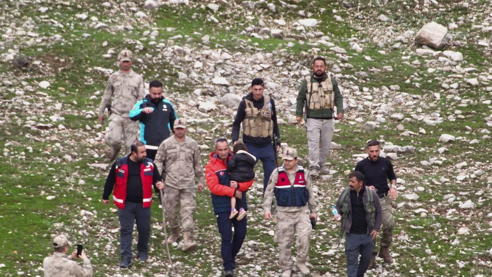 afad zamanla yaristi siirtte kaybolan 3 yasindaki kiz cocugundan mujdeli haber 1 UkAwBUdg