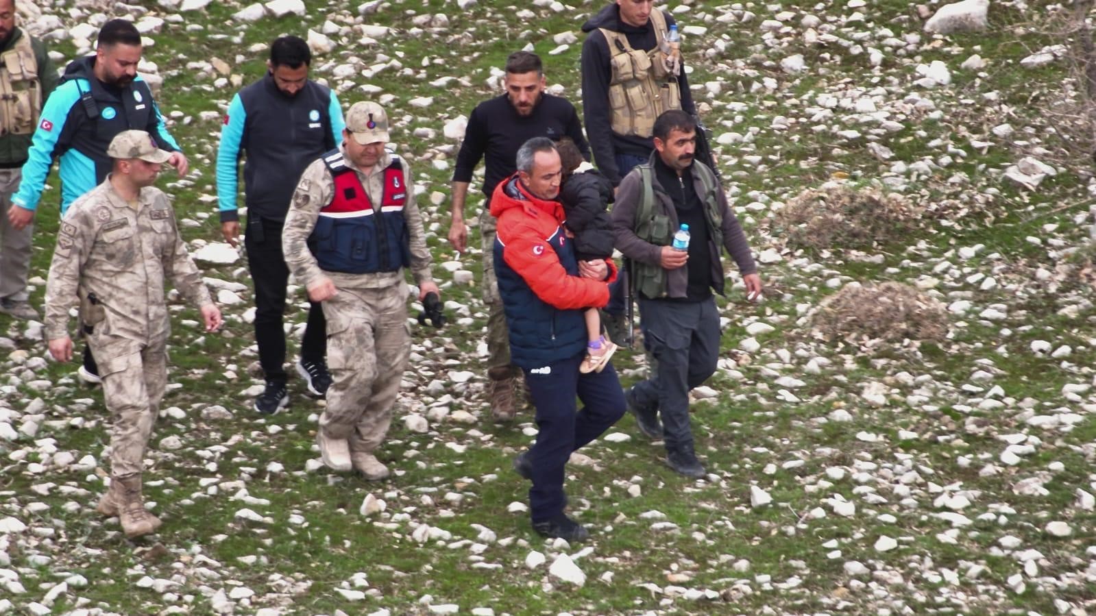 afad zamanla yaristi siirtte kaybolan 3 yasindaki kiz cocugundan mujdeli haber 5 s7tDmG25