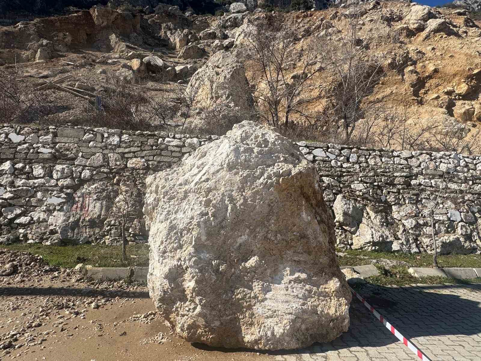 afaddan egirdirde kaya dusmesi sonrasi heyelan incelemesi 1 HbAYigO6