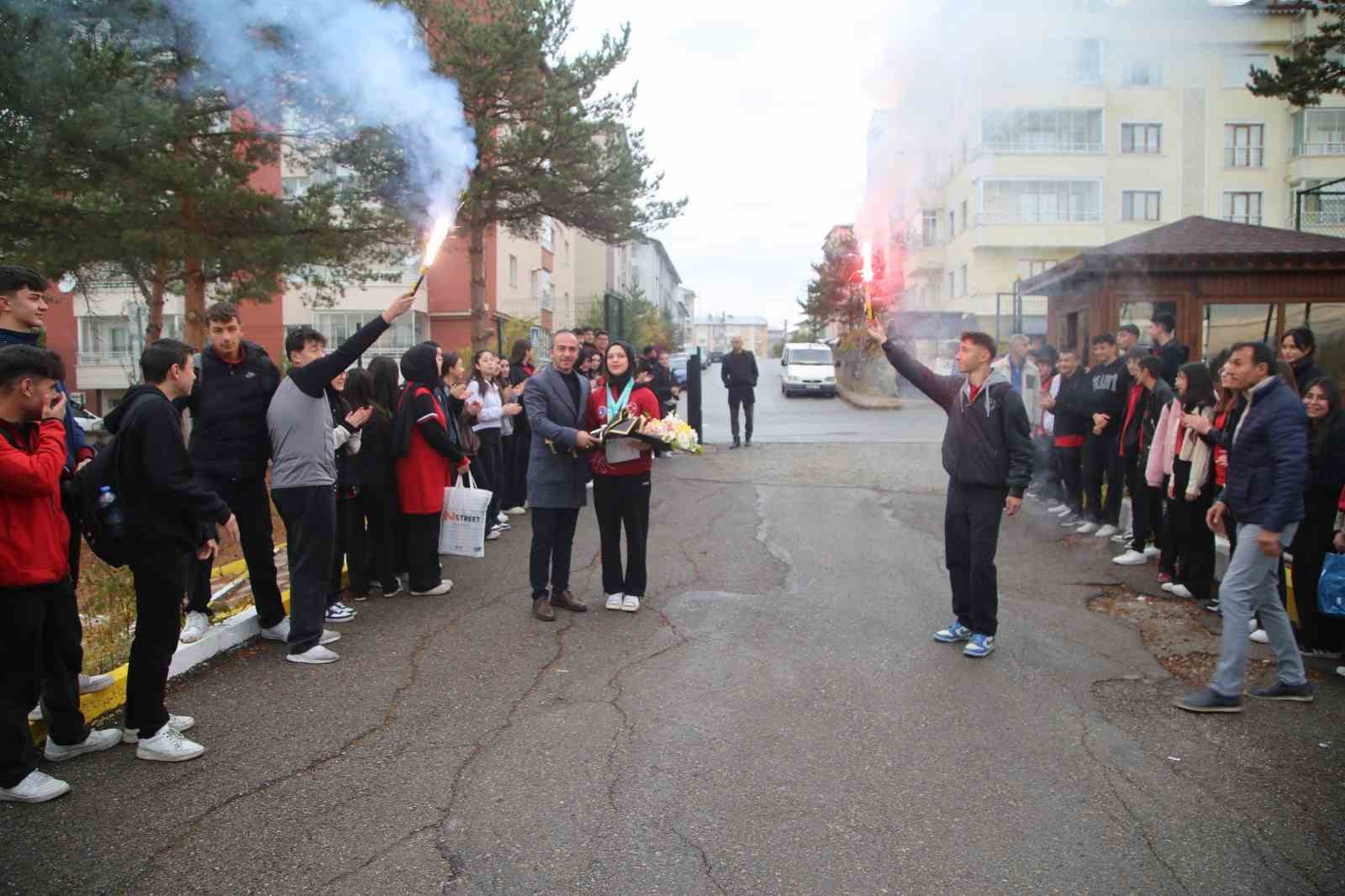 afra kilinc cin ata sporunda cinlileri maglup edip dunya sampiyonu oldu 2 Wgg35zd3