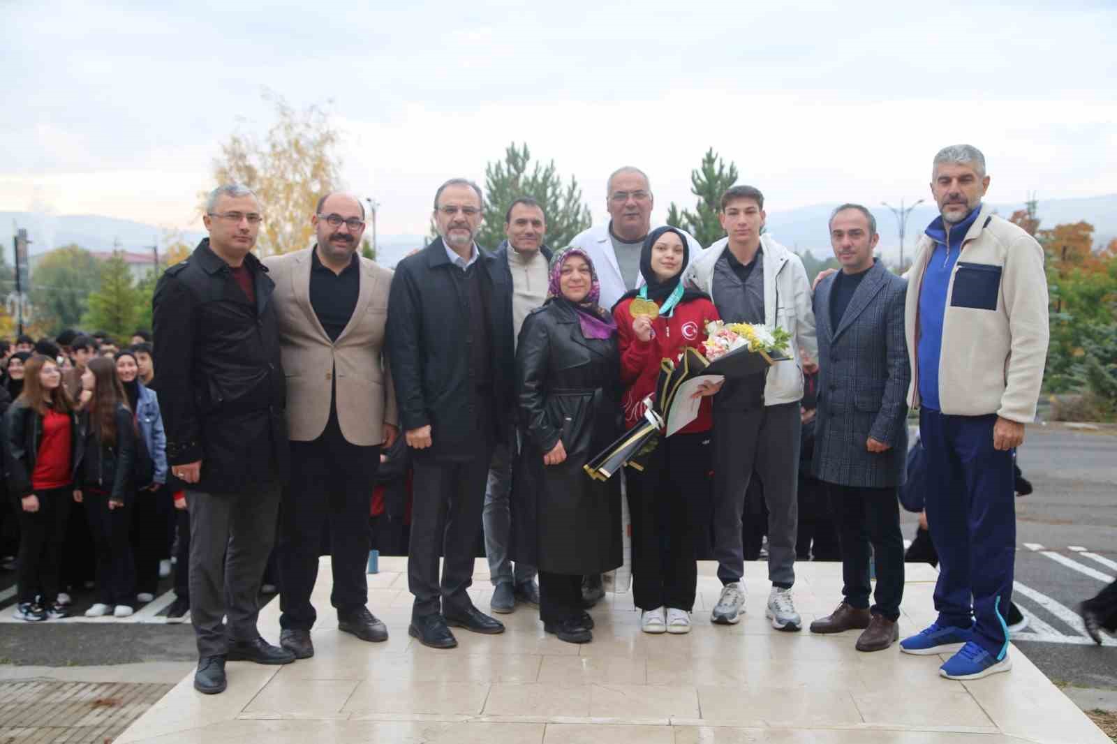 afra kilinc cin ata sporunda cinlileri maglup edip dunya sampiyonu oldu 6 bLSWfVBP