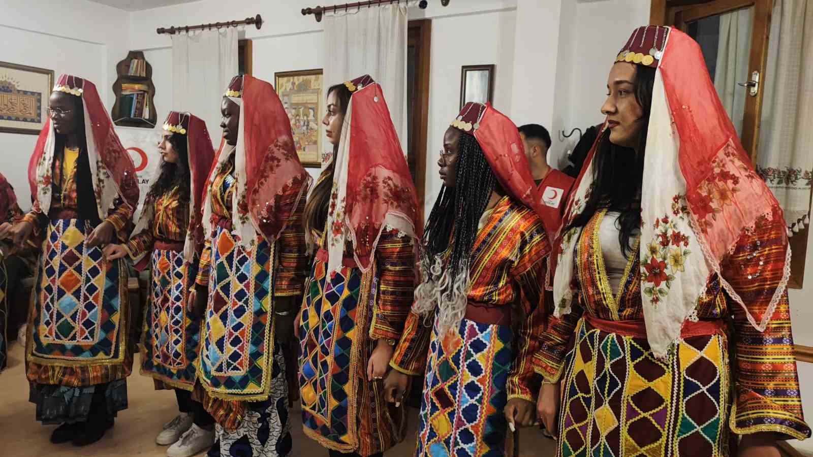 afrikali ogrenciler yozgatta halay cekti turkuler soyledi 3 6SIqTQgL