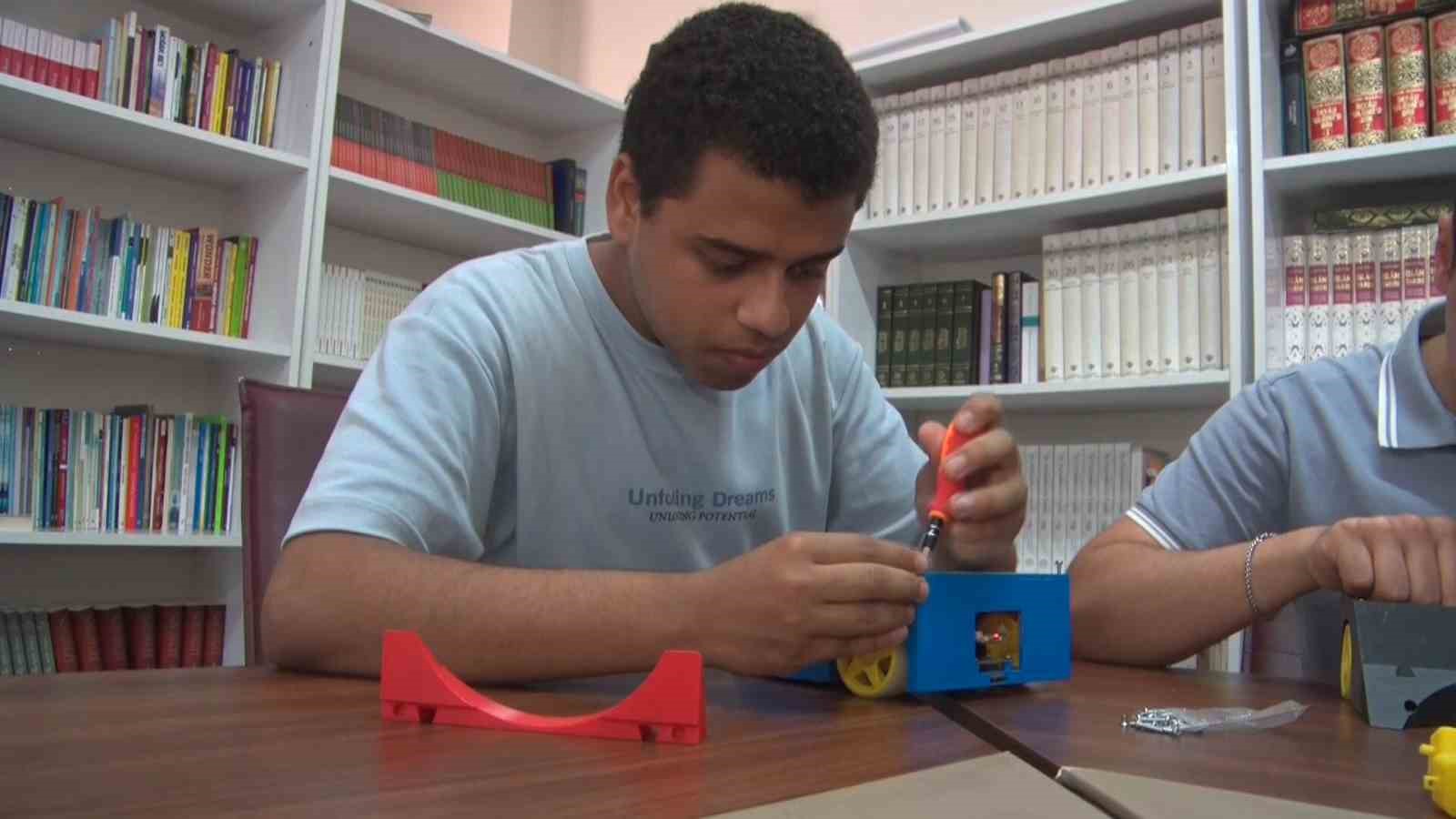 afrikali ve turk ogrenciler tasarlayip gelistirdikleri robotlarla turkiye sampiyonu oldular 1 mWwWZM8e