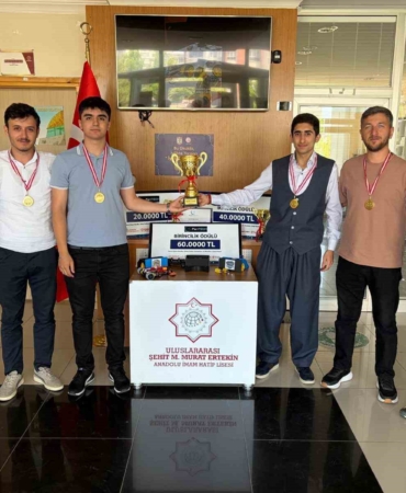 afrikali-ve-turk-ogrenciler-tasarlayip-gelistirdikleri-robotlarla-turkiye-sampiyonu-oldular-FPkq5NM3.jpg