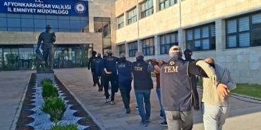 afyonkarahisar-polisinden-safak-vakti-deas-operasyonu-7-gozalti-OkxTitsz.jpg