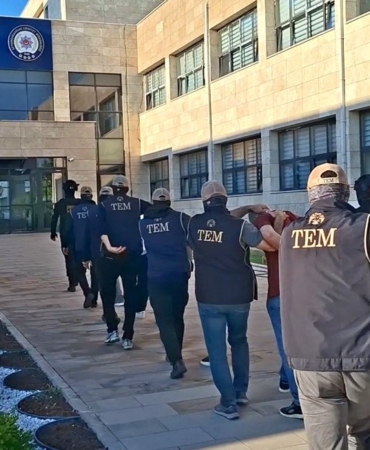 afyonkarahisar-polisinden-safak-vakti-deas-operasyonu-7-gozalti-OkxTitsz.jpg