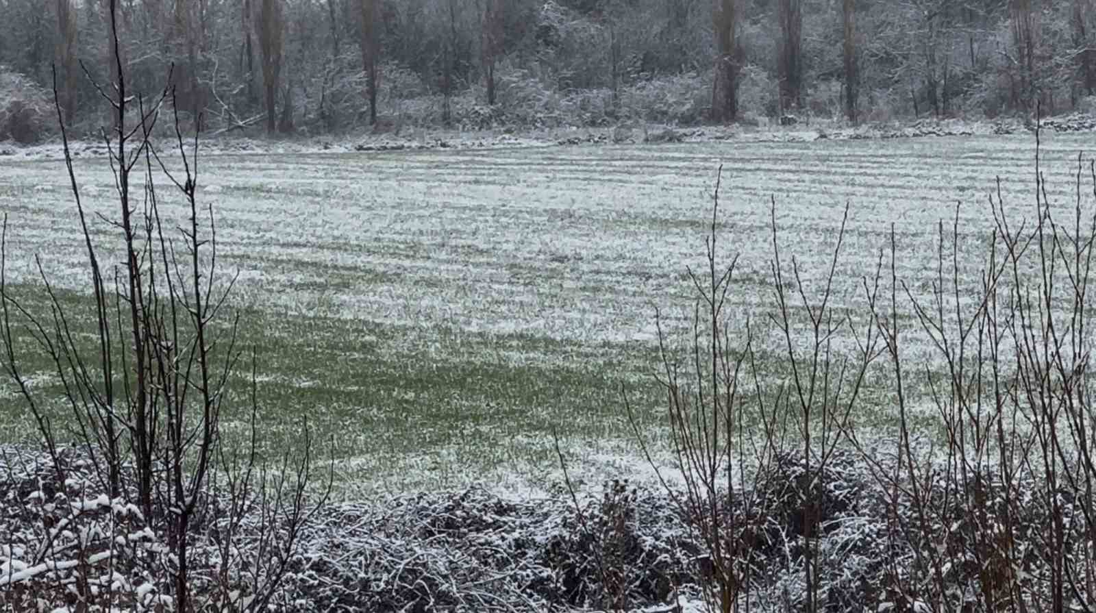 afyonkarahisar ve kutahyada badem ve kayisi cicekleri karla kaplandi 3 2yhzAwCv