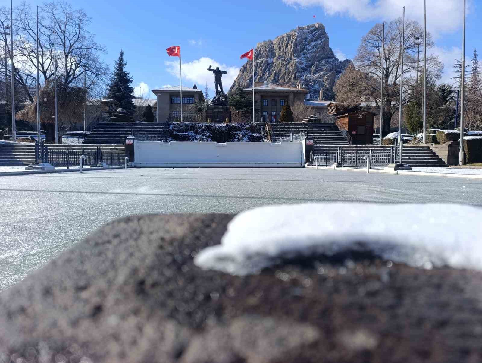 afyonkarahisar yilin ilk gunune dondurucu sogukla basladi 2 TGurkOtY