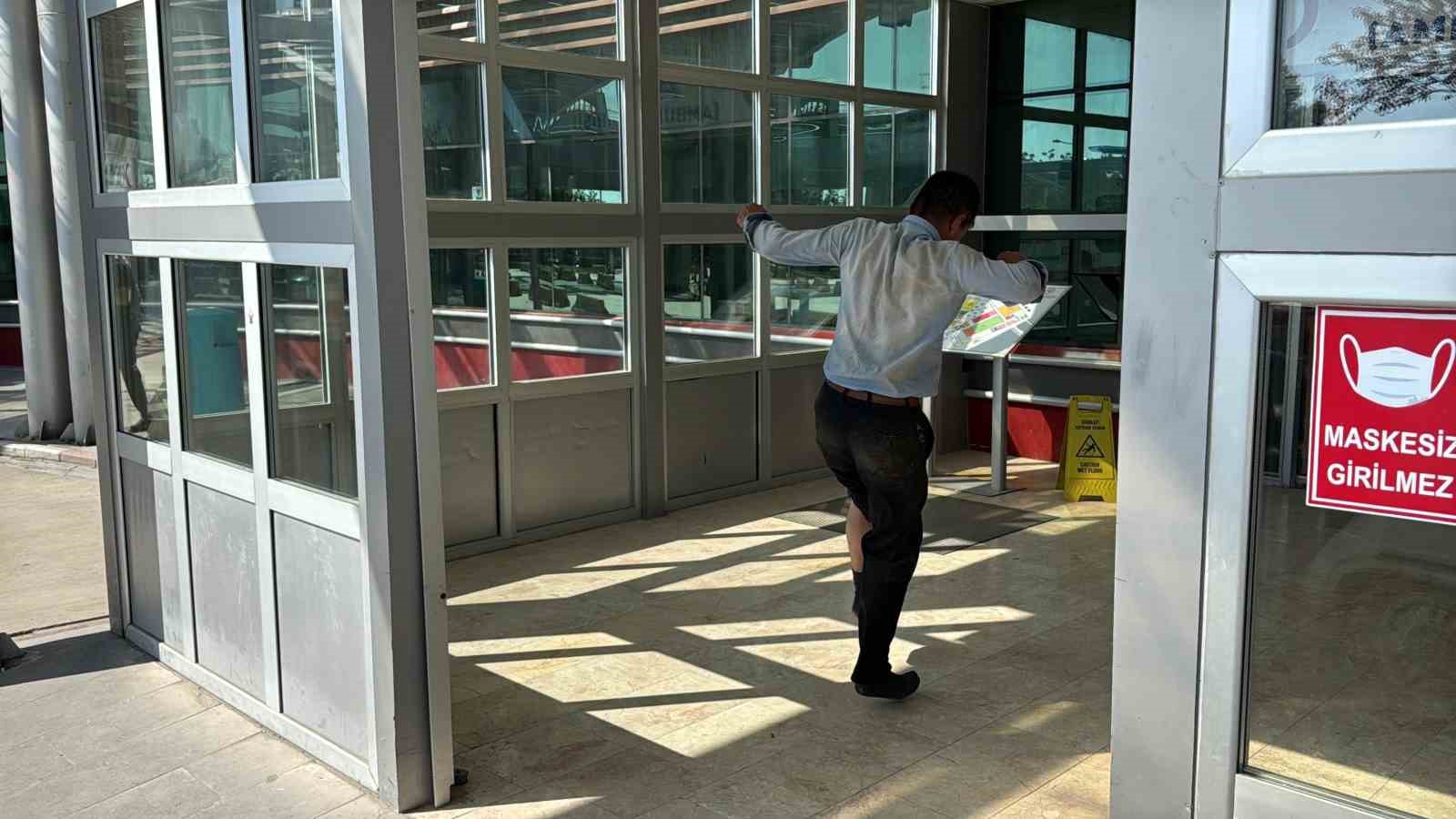 Afyonkarahisar’da 40’a yakın acemi kasap hastanelik oldu 5 afyonkarahisarda 40a yakin acemi kasap hastanelik oldu 1 Dt2Yf2uz