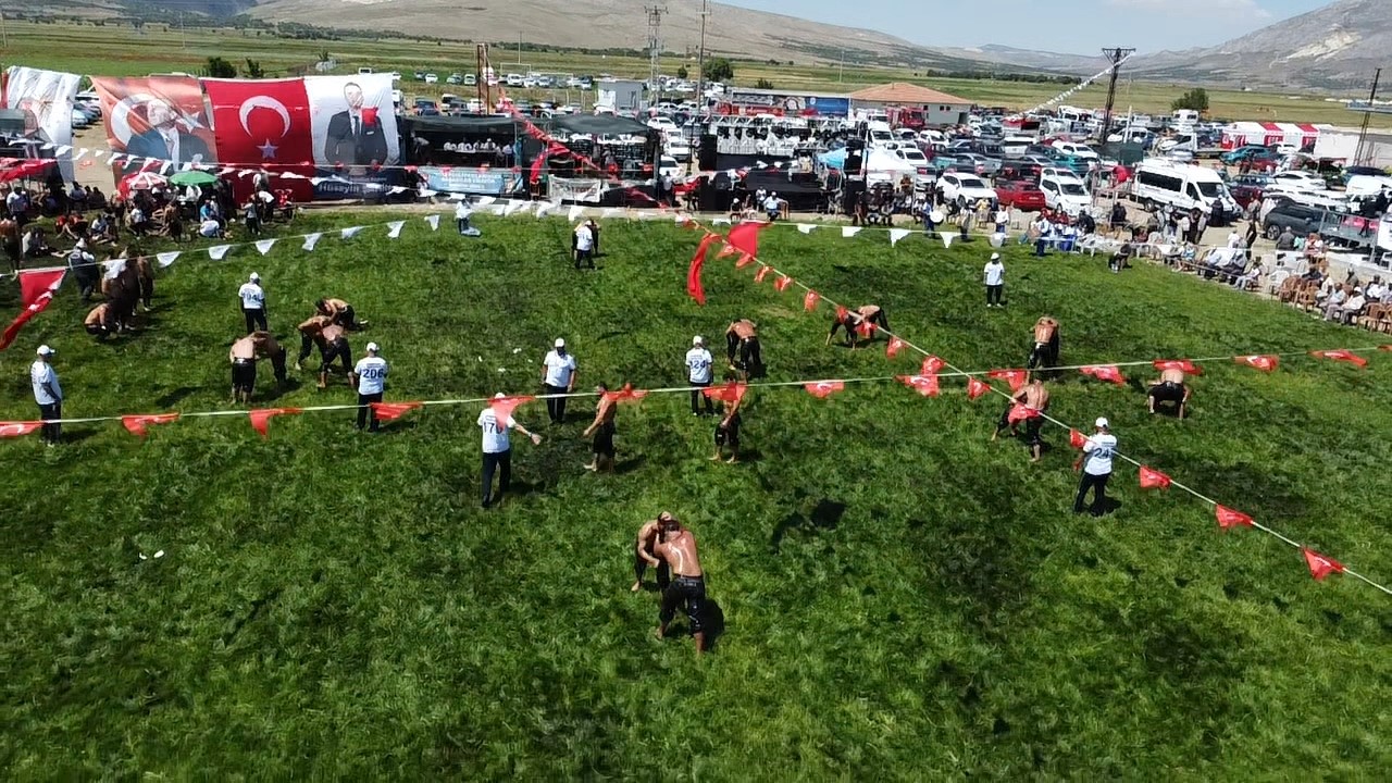 afyonkarahisarda ata sporu coskusu pehlivanlar er meydanina cikti 0 sCeUYdlB