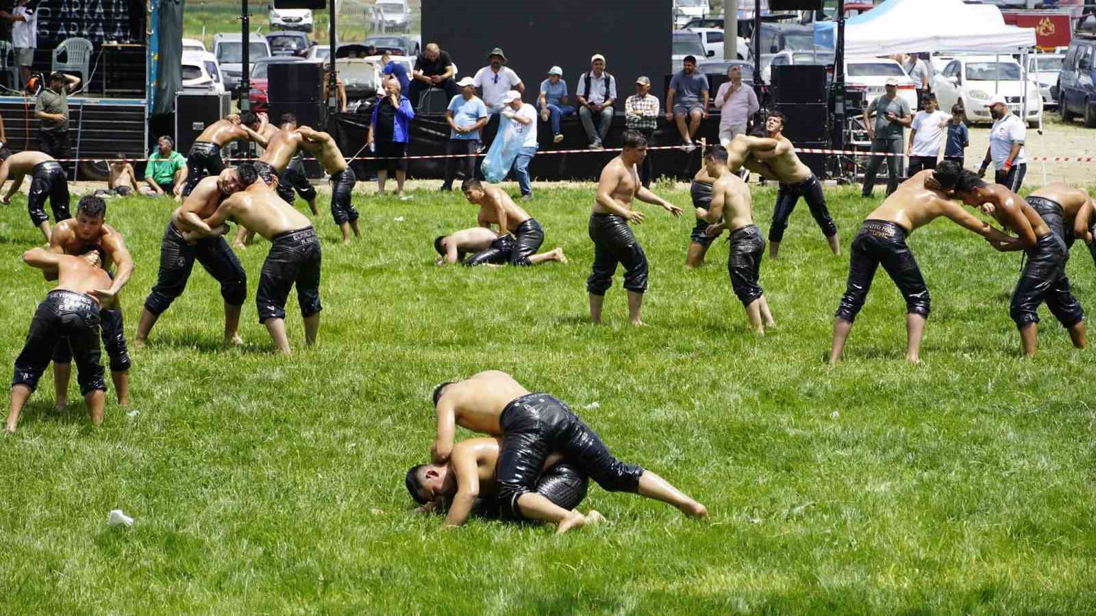afyonkarahisarda ata sporu coskusu pehlivanlar er meydanina cikti 3 lY4i9Q3n