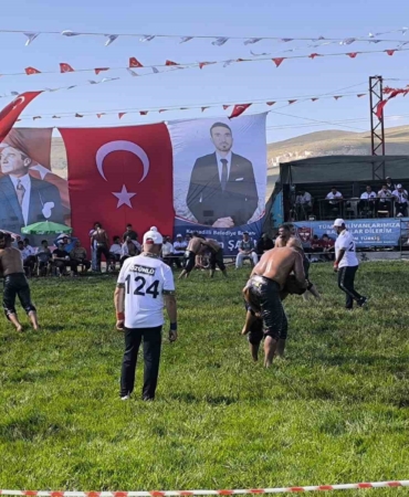 afyonkarahisarda-ata-sporu-coskusu-pehlivanlar-er-meydanina-cikti-7AO5AYs3.jpg