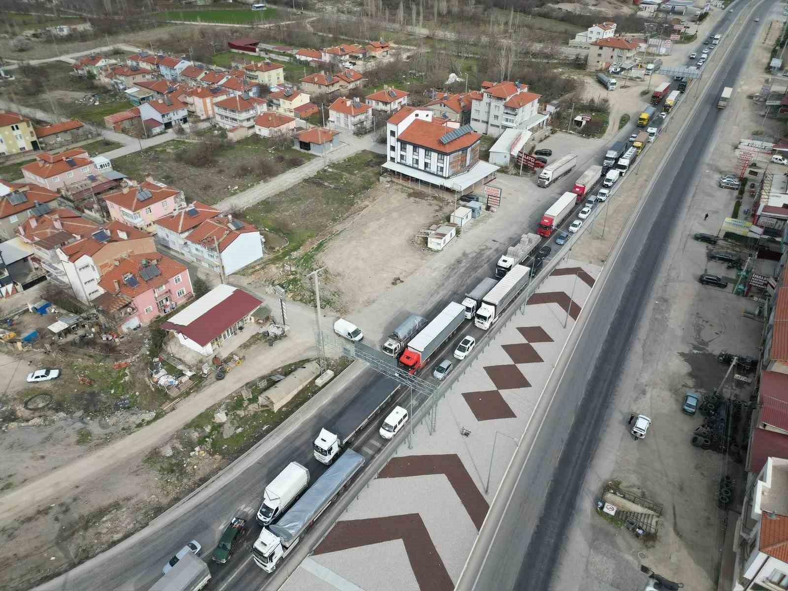 afyonkarahisarda bayram trafigi yogunlugu basladi 0 ZFfjN3Y9