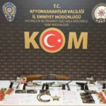 afyonkarahisarda-tefeci-operasyonu-5-gozalti-Q4pN2XBH.jpg