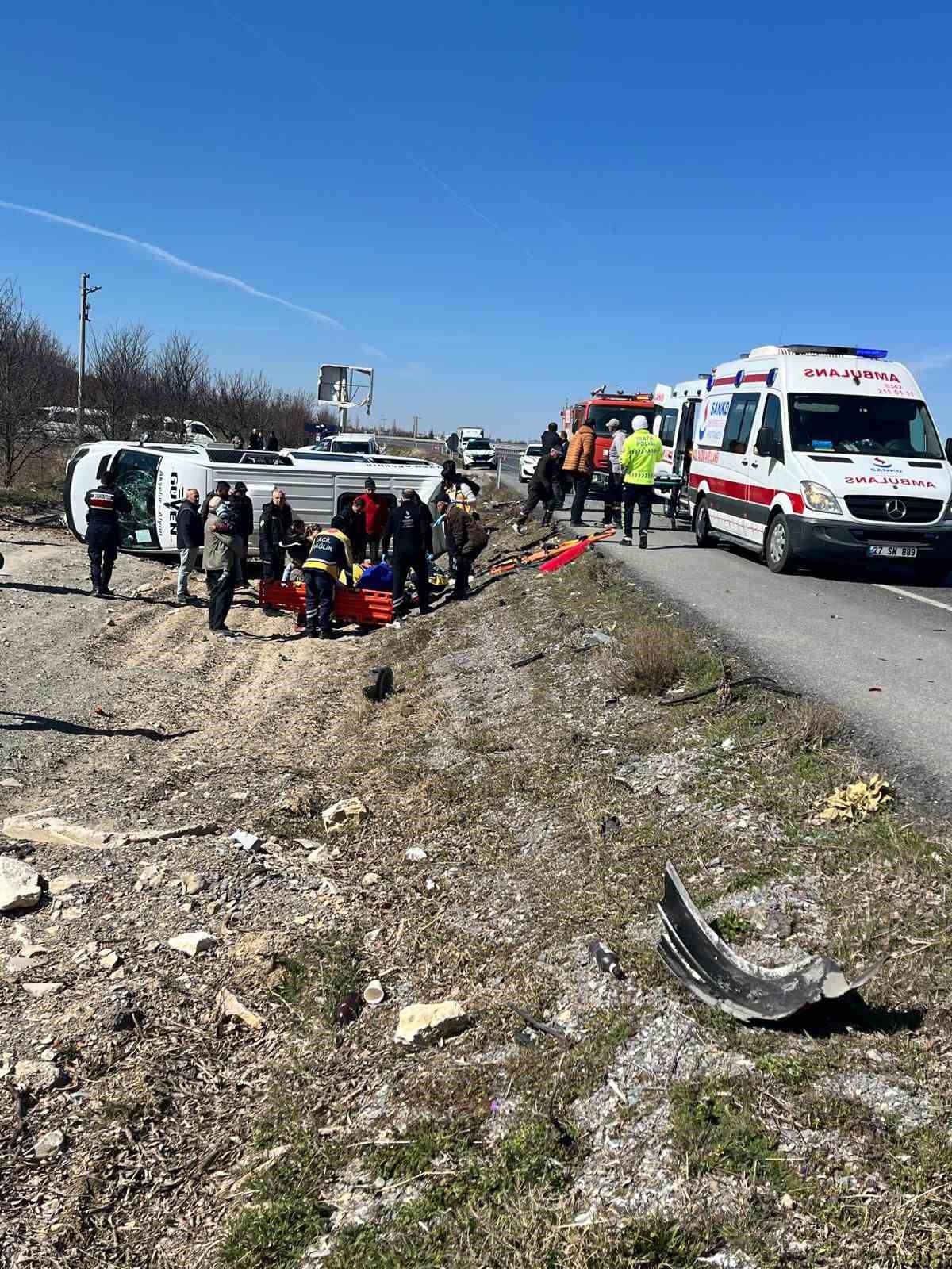 afyonkarahisarda tir yolcu minibusune carpti 11 yarali 4 Bi6iHLid