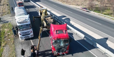 afyonkarahisarda-tir-yolcu-minibusune-carpti-11-yarali-Ik8fpaRu.jpg