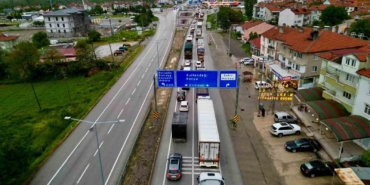 afyonkarahisardaki-kara-yollarinda-bayram-trafigi-yogunlugu-W2gnrHPy.jpg