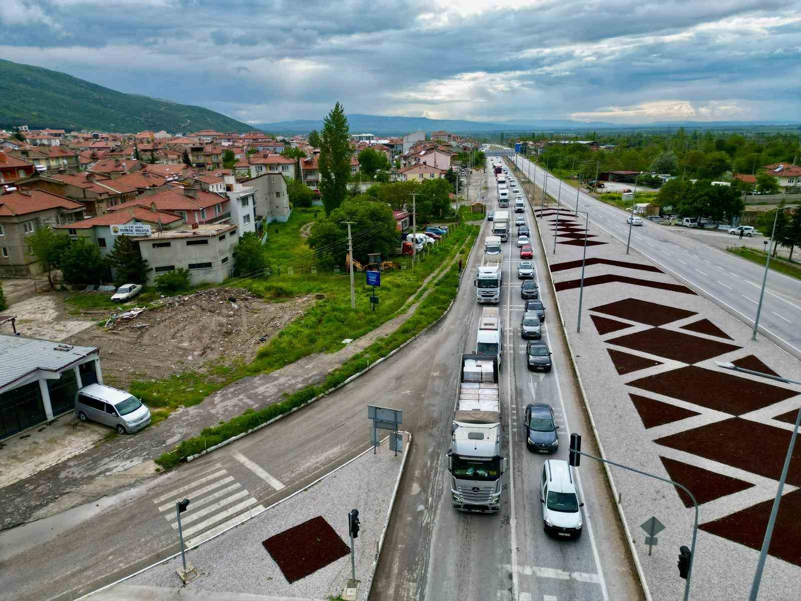 afyonkarahisardaki karayollarinda bayram trafigi yogunlugu basladi 1