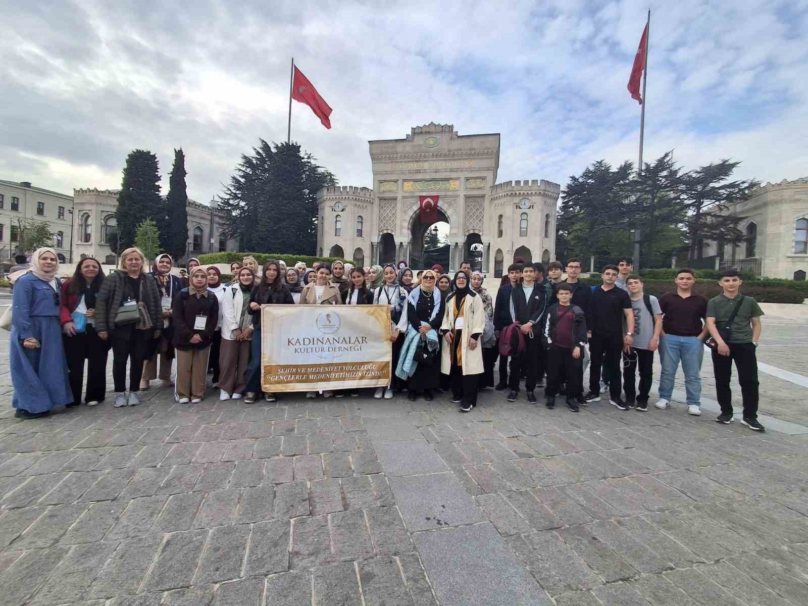 afyonkarahisarli gencler istanbulun tarihi mekanlarini ziyaret etti 1 kBhHCWkY