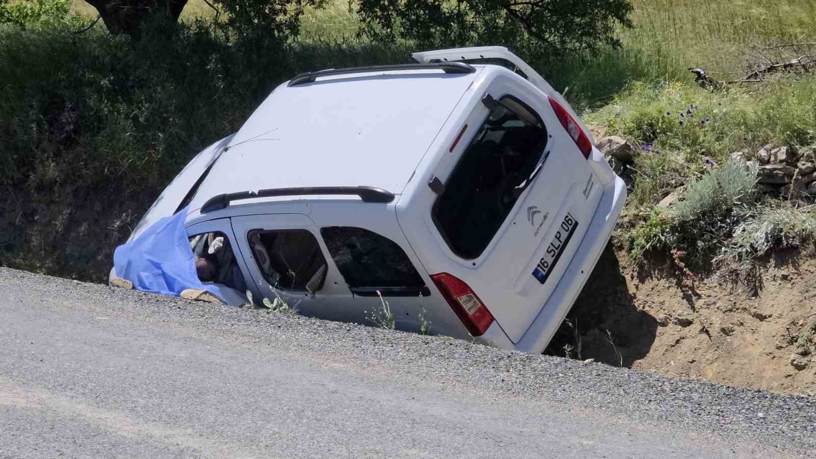 agabey arazi nedeniyle kardesinin oldugu araci taradi 1 olu 1 agir yarali 5 7qizAhb3