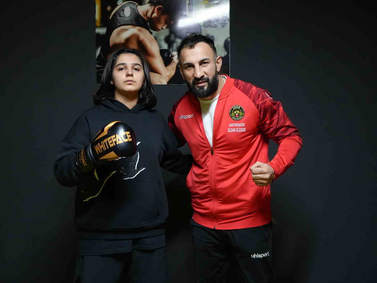 agabeyine ozenerek spora basladi 5 kez turkiye sampiyonu oldu 1 RIMF223R