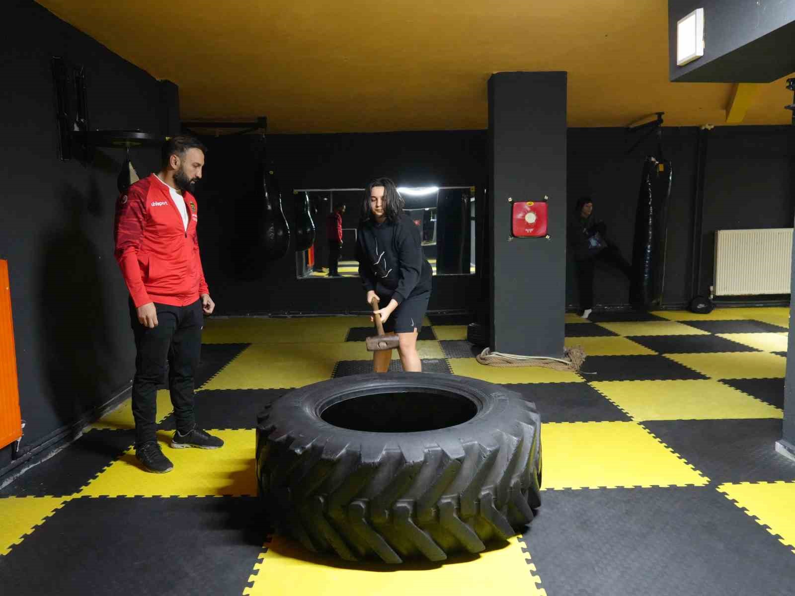 agabeyine ozenerek spora basladi 5 kez turkiye sampiyonu oldu 5 gPZIdnwG