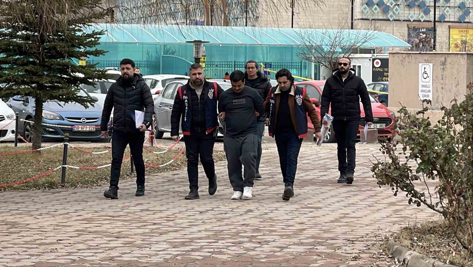 agabeyini olduren cinayet zanlisi adliyeye sevk edildi 1 PJPIni5R