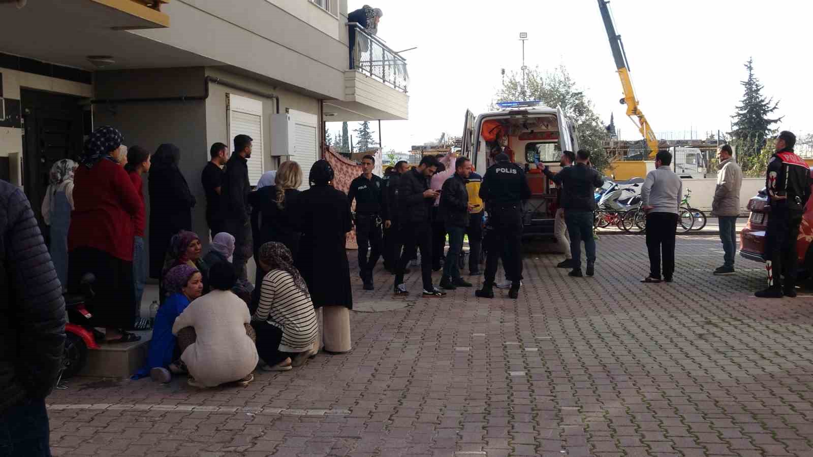agabeyini silahla vurarak oldurdu diger agabeyinin esini de yaraladi 2 SBfpMKOG