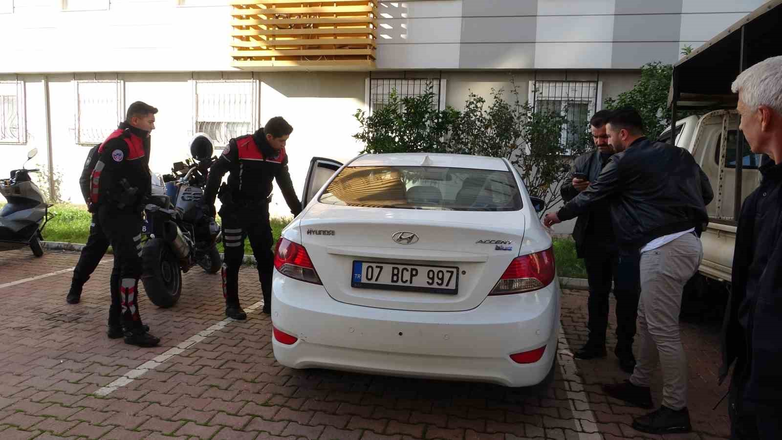 agabeyini silahla vurarak oldurdu diger agabeyinin esini de yaraladi 3 baUDgbJi