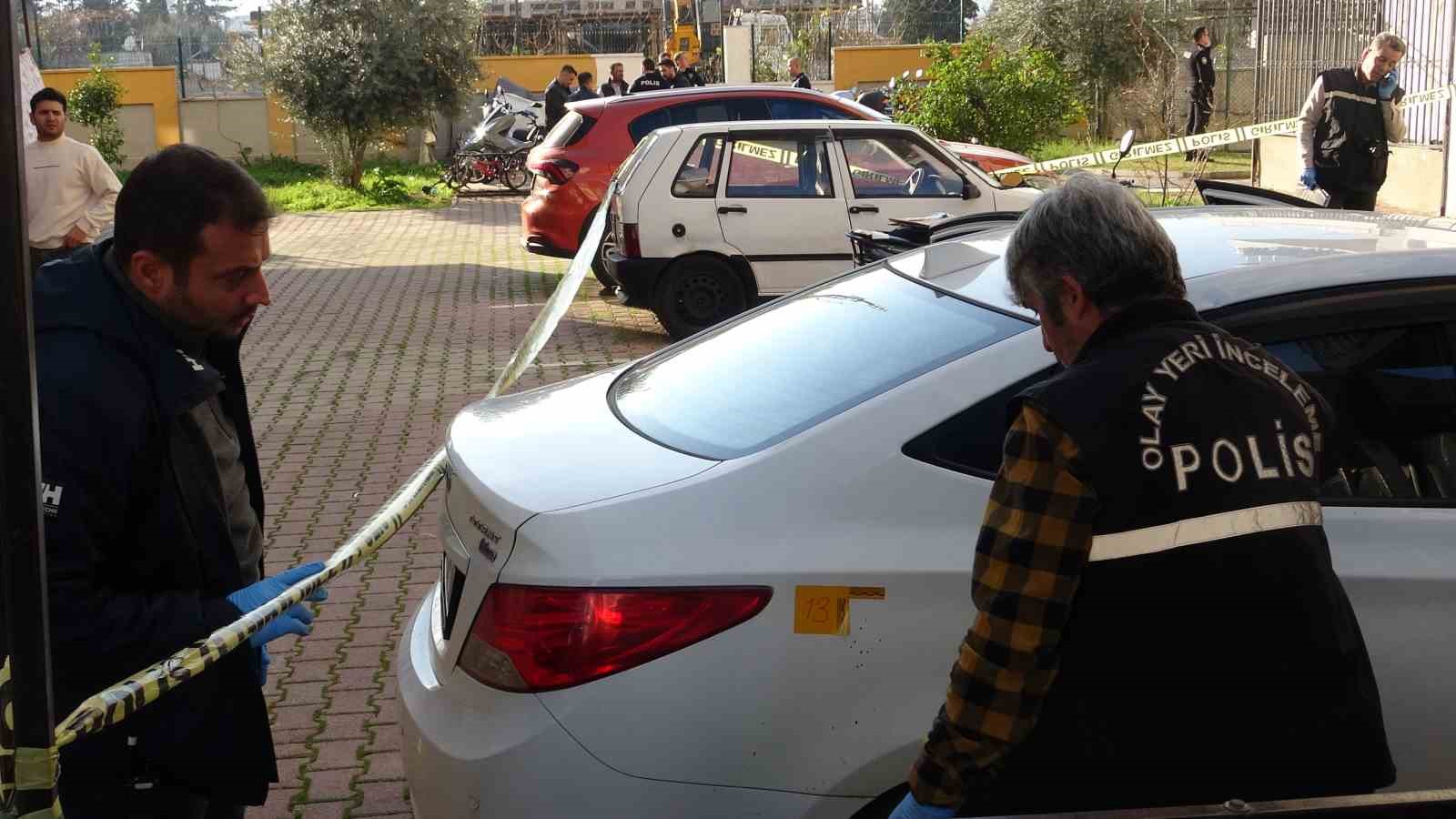 agabeyini silahla vurarak oldurdu diger agabeyinin esini de yaraladi 7 Meq4dlCL