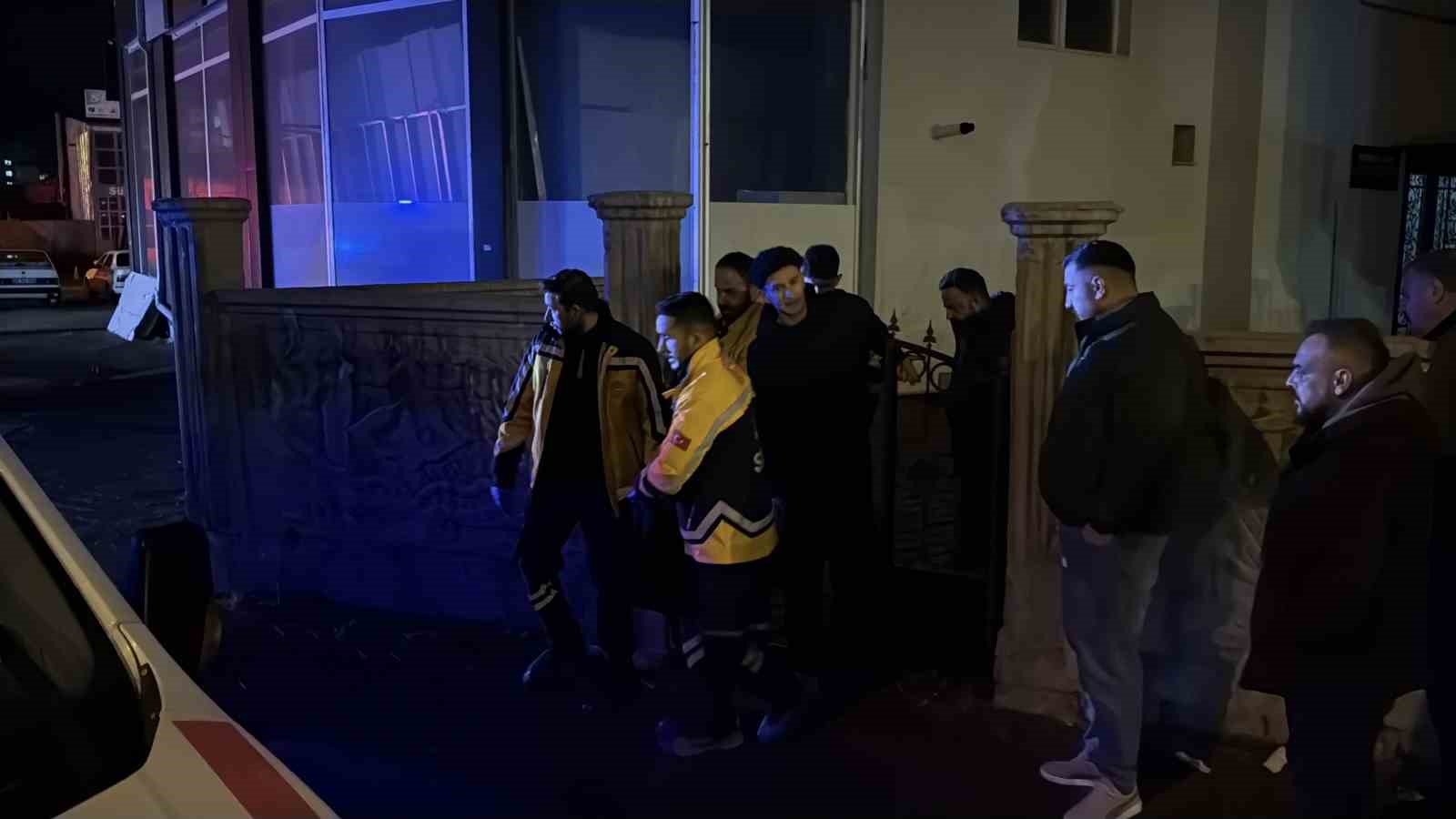 agabeyini ve babasini olduren 15 yasindaki zanli tutuklandi 1