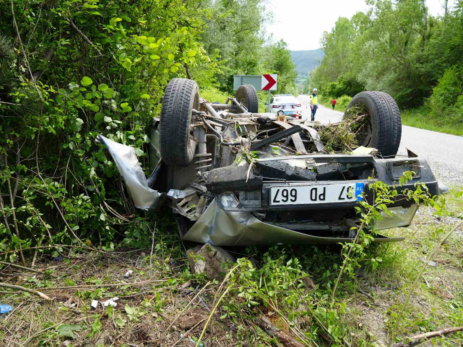 agaca carpan otomobil takla atti 3 yarali 4 jD6RHeCr
