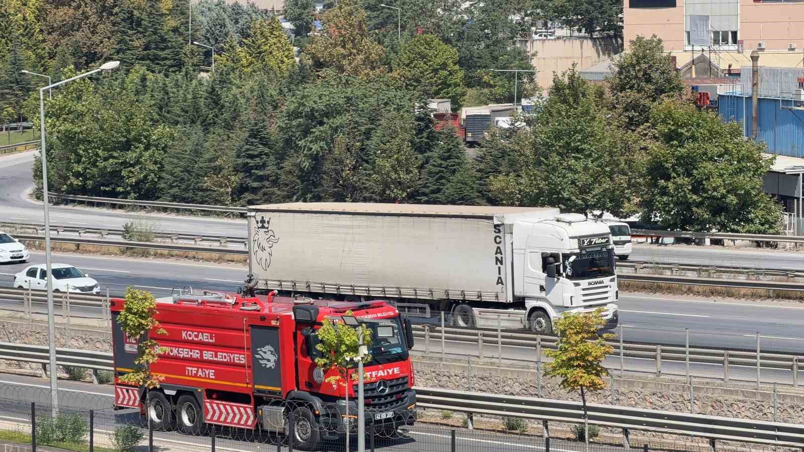 Ağaçlık alanda çıkan yangın büyümeden söndürüldü 6 agaclik alanda cikan yangin buyumeden sonduruldu 2 ZKqm1ZHb