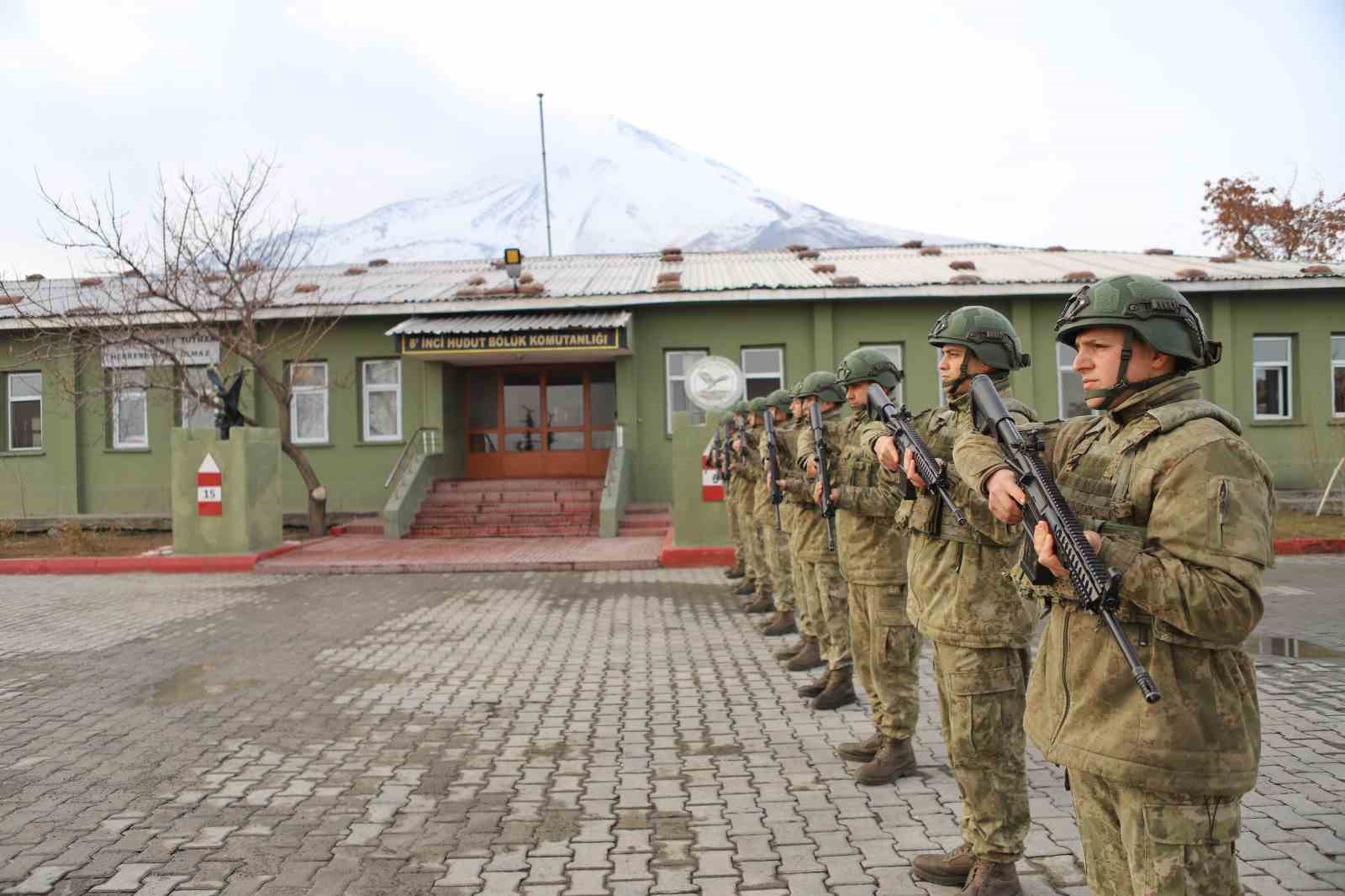 Ağrı Dağı eteklerinde görev yapan Mehmetçik yeni yıla vatan nöbetinde girdi 5 agri dagi eteklerinde gorev yapan mehmetcik yeni yila vatan nobetinde girdi 1 Z9YkGJ6Q