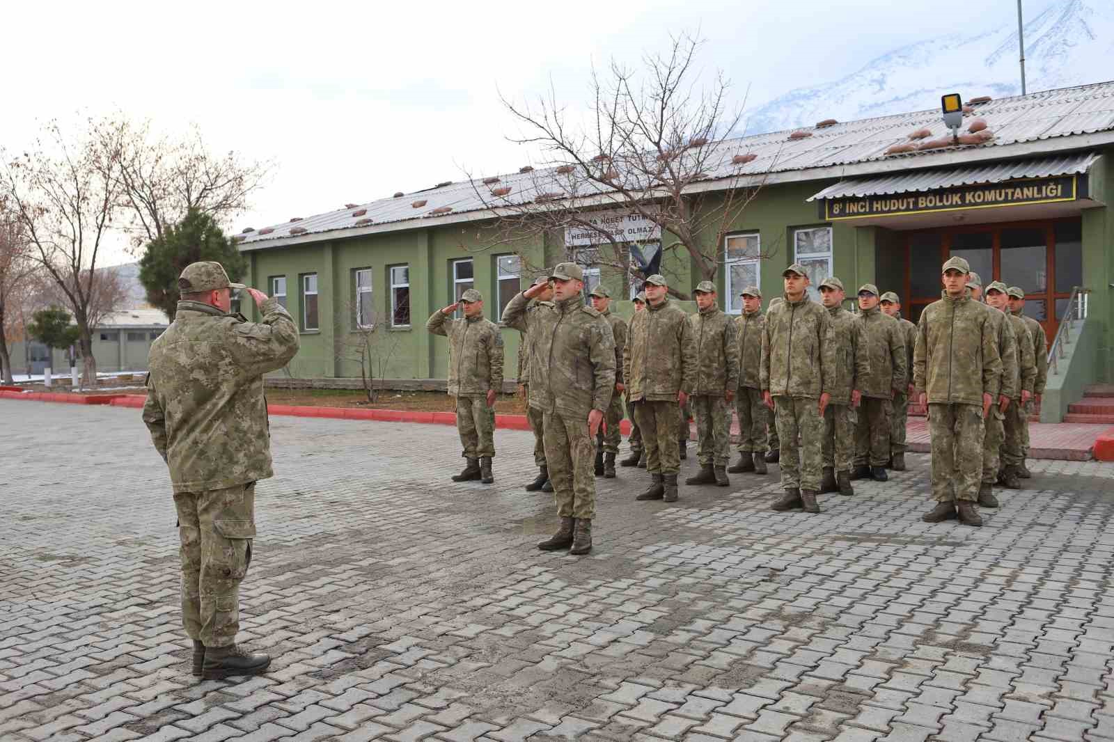 Ağrı Dağı eteklerinde görev yapan Mehmetçik yeni yıla vatan nöbetinde girdi 9 agri dagi eteklerinde gorev yapan mehmetcik yeni yila vatan nobetinde girdi 5 elEXMMN3