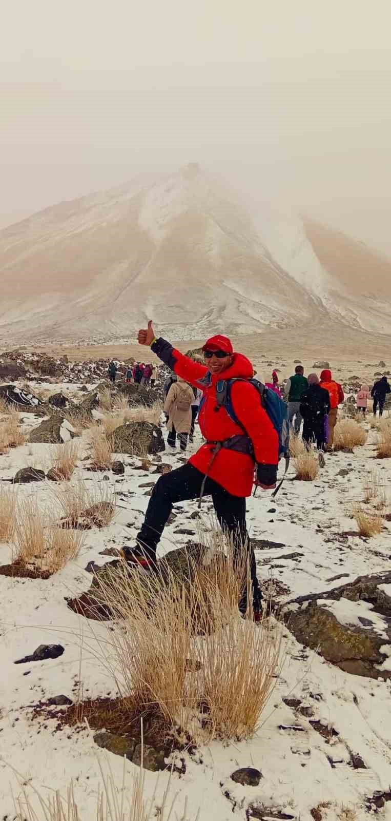 agri daginda kar yagisina ragmen 27 dagci tirmanisa gecti 3 SWMmhIRh