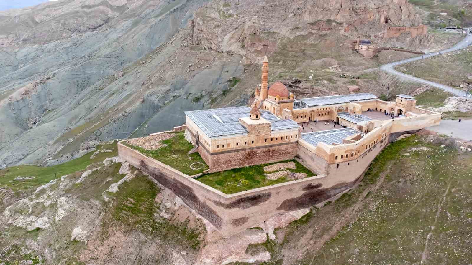 Ağrı, doğa, tarih ve sağlık turizmiyle dört mevsim öne çıkıyor 4 agri doga tarih ve saglik turizmiyle dort mevsim one cikiyor 0 9hzRtywe