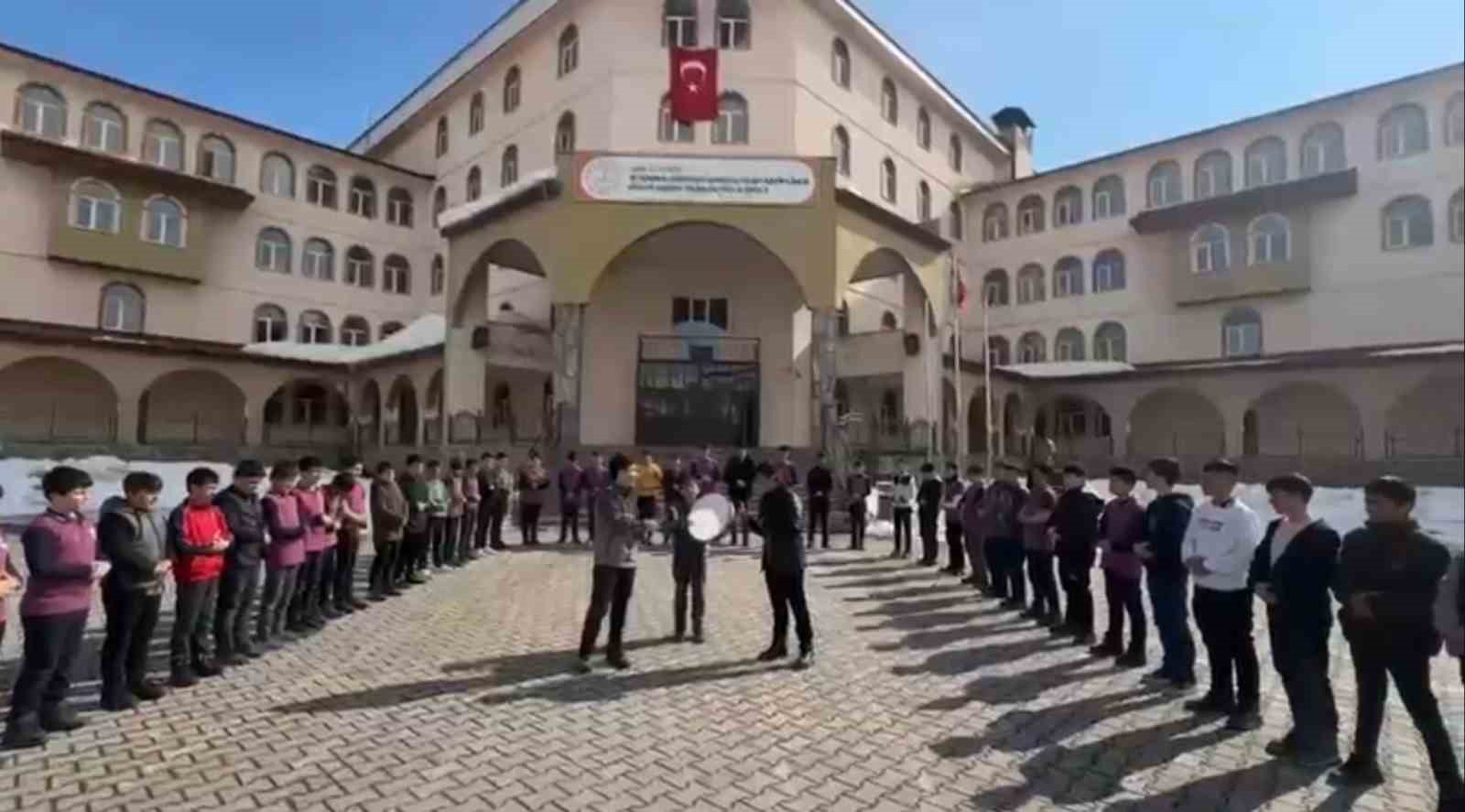 agri patnosta k bede hacilar ilahisi okul bahcesinde hep bir agizdan soylendi 0 GRiFA7NL